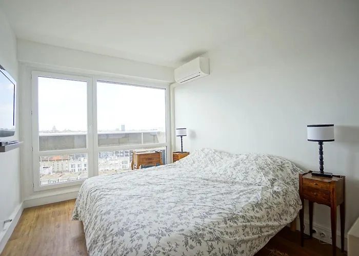 65 M2 - Magnificent View On Paris!