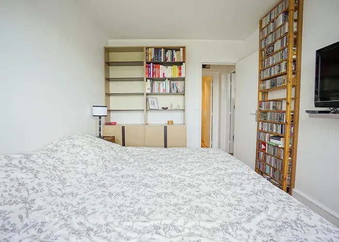65 M2 - Magnificent View On Paris!
